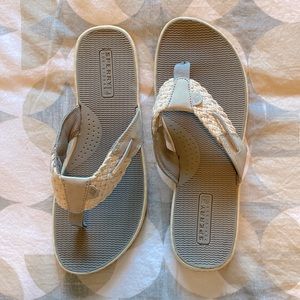 Sperry flip flops